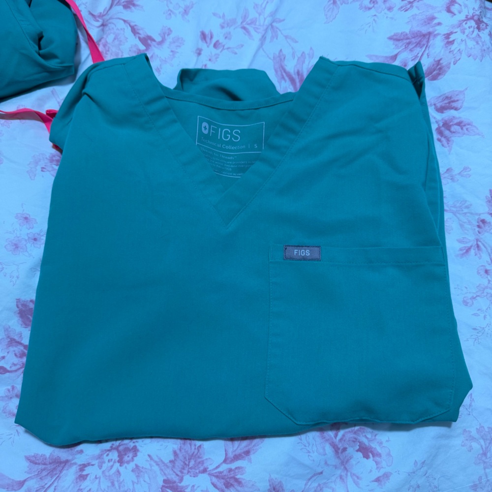 Figs green  Scrub Top